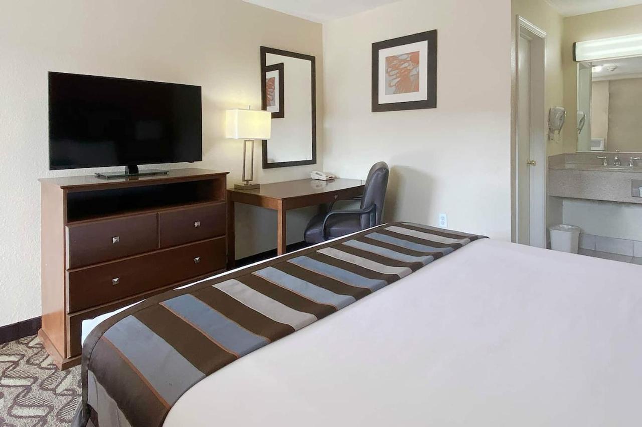 Super 8 By Wyndham Greensburg Εξωτερικό φωτογραφία
