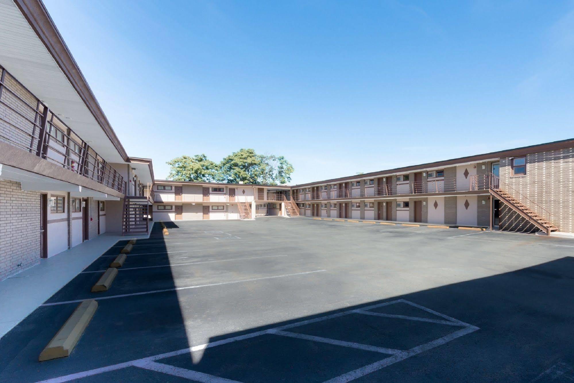 Super 8 By Wyndham Greensburg Εξωτερικό φωτογραφία