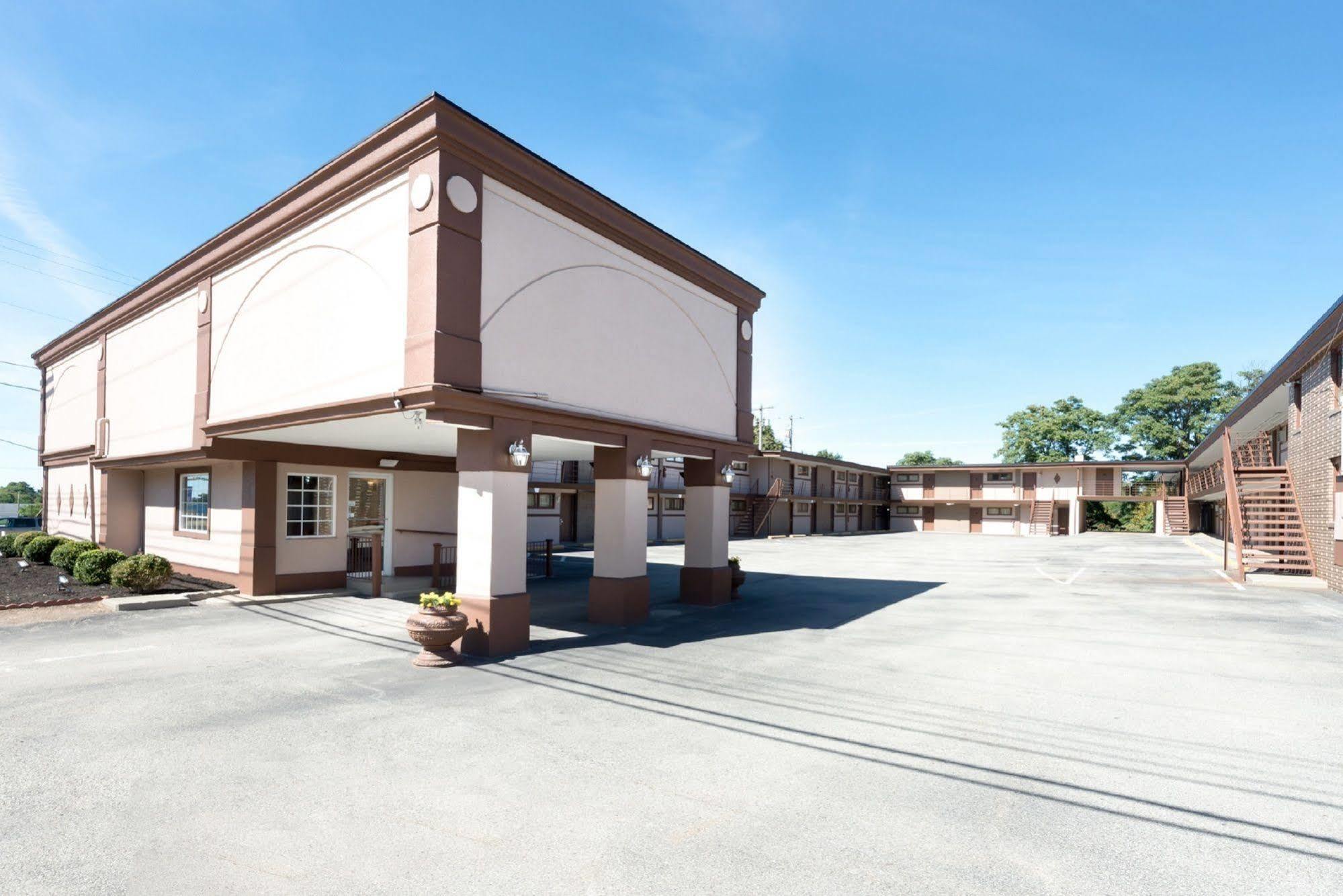 Super 8 By Wyndham Greensburg Εξωτερικό φωτογραφία